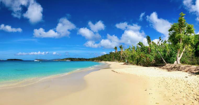 Honeymoon Beach - another view of the shoreline and turquoise water