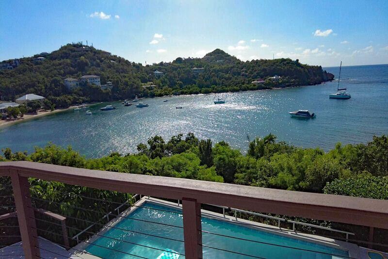 Ciellodonna master bedroom suite with en suite bathroom and ocean views