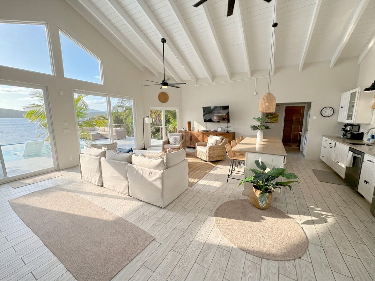 Rainbow Beach House bedroom suite