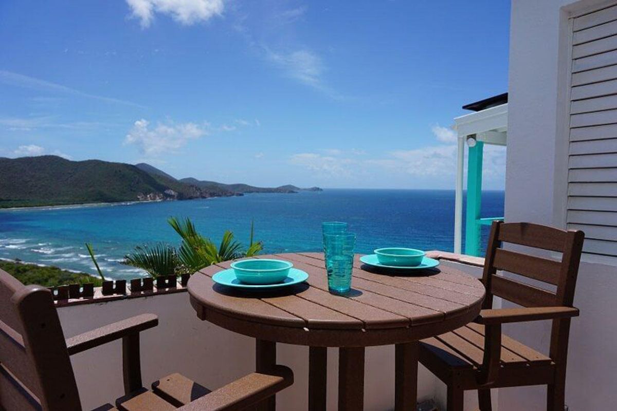 Reef Break Vista gourmet kitchen with modern appliances