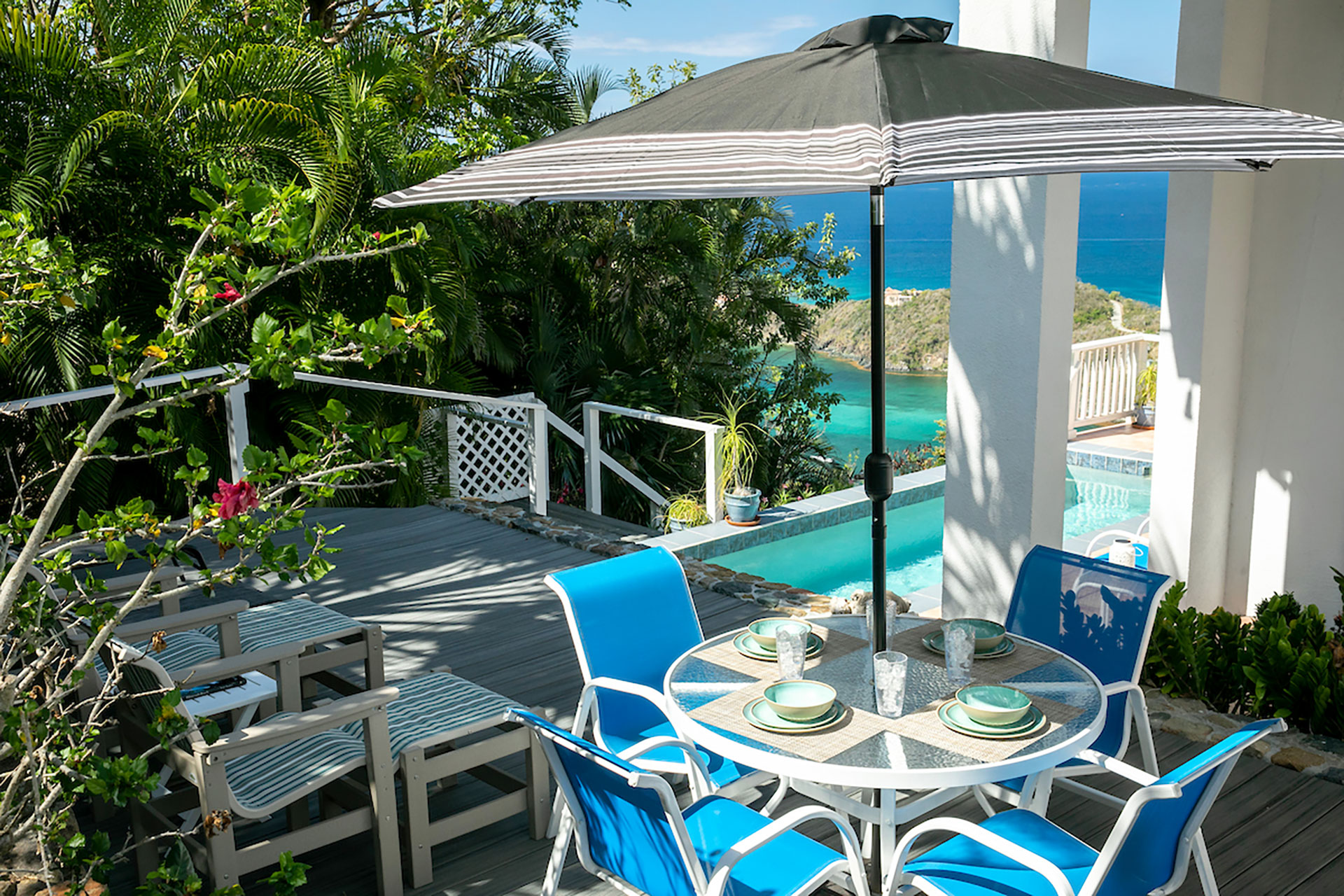 Sea Turtle Villa kitchen and dining area