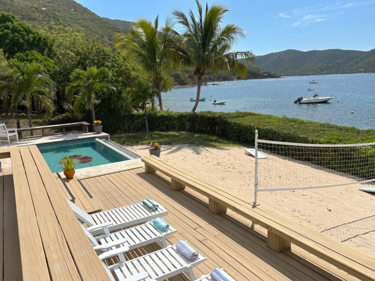 Seaside Breeze private driveway and villa entrance