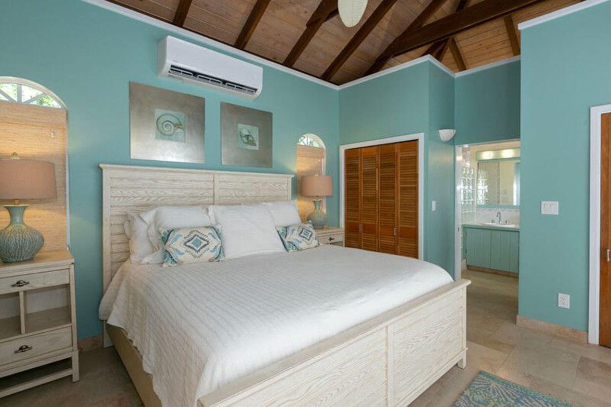 Villa Splendore balcony overlooking the Caribbean Sea